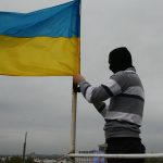 شاهد: علم أوكرانيا الجديد وماذا يختلف عن القديم