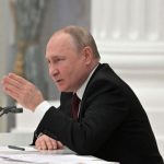 لماذا لا يحرك بوتين يده اليمنى ؟