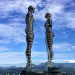 ما هي قصة تمثال علي ونينو ؟