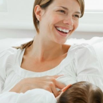 تفسير حلم الرضاعة للعزباء والمتزوجة في المنام لابن سيرين