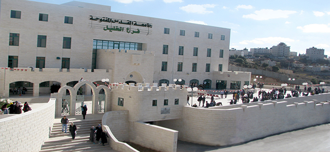 ما هي تخصصات جامعة القدس المفتوحة ؟