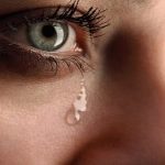 ما تفسير حلم رؤية البكاء في المنام للعزباء