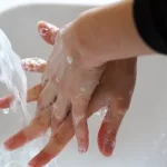 تعبير عن مراحل غسل اليدين بالفرنسية للسنة الاولى متوسط