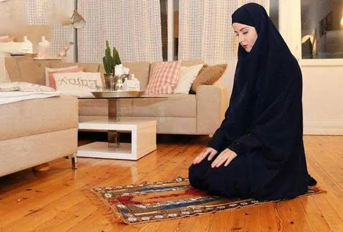 هل يجوز الصلاة بالمكياج بعد أو الوضوء اسلام ويب