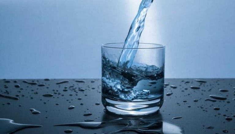 كم كوب من الماء يجب شربه يوميا في رمضان
