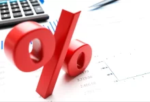 تقول هدى أن تقدير ناتج ٣٢٤٥ ÷ ٤ باستعمال ٣٢٠٠ ÷ ٤ يعطي إجابة أكبر من الناتج الحقيقي . فهل ما قالته هدى صواب أم خطأ